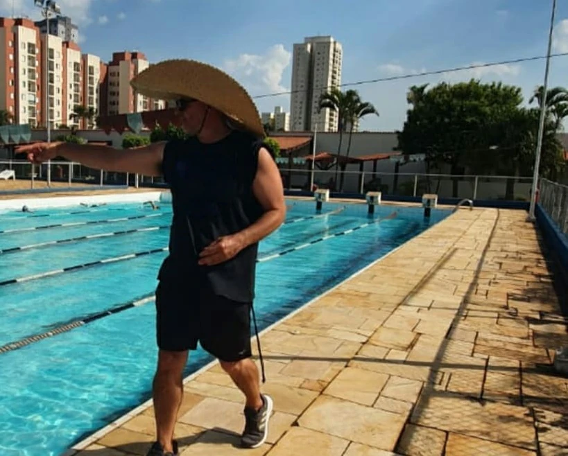 Marcos dando treino
