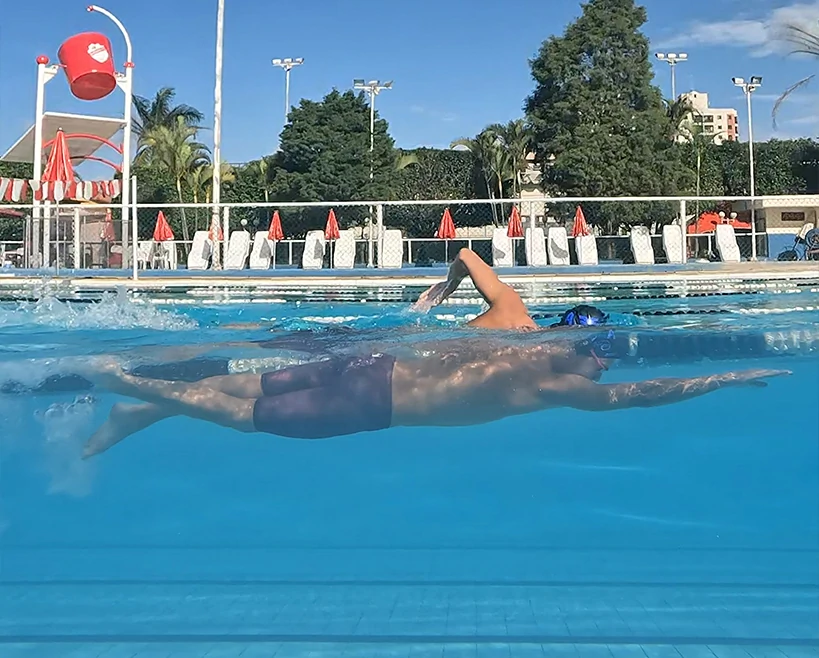 atleta nadando